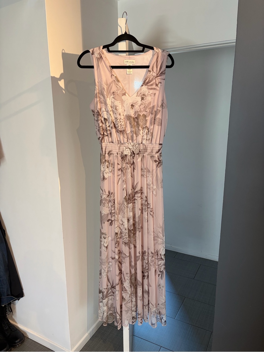 Kate and Lily Blush Floral V-Neck Maxi Dress
